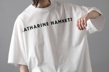 画像をギャラリービューアに読み込む, KATHARINE HAMNETT OVER SIZED FRONT LOGO TEE (WHITE)
