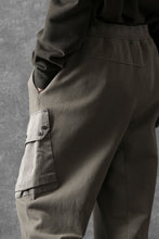 Load image into Gallery viewer, Ten c MULTI POCKET SNAP SWEAT PANTS / GARMENT DYED (ASH GRAY)