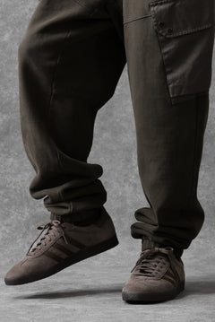 Load image into Gallery viewer, Ten c MULTI POCKET SNAP SWEAT PANTS / GARMENT DYED (DARK OLIVE)