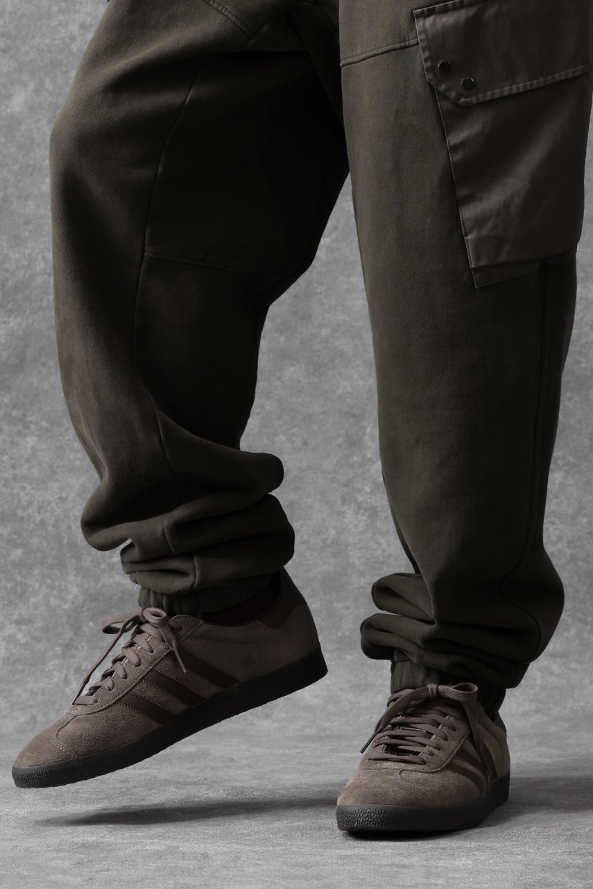 Load image into Gallery viewer, Ten c MULTI POCKET SNAP SWEAT PANTS / GARMENT DYED (DARK OLIVE)