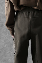 Load image into Gallery viewer, Ten c MULTI POCKET SNAP SWEAT PANTS / GARMENT DYED (DARK OLIVE)