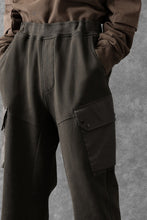 Load image into Gallery viewer, Ten c MULTI POCKET SNAP SWEAT PANTS / GARMENT DYED (DARK OLIVE)