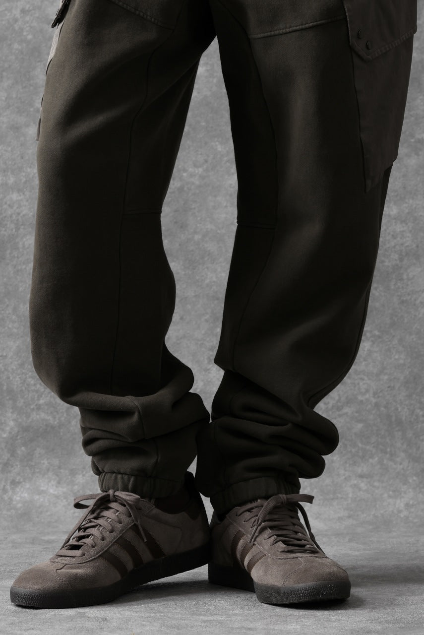 Load image into Gallery viewer, Ten c MULTI POCKET SNAP SWEAT PANTS / GARMENT DYED (DARK OLIVE)