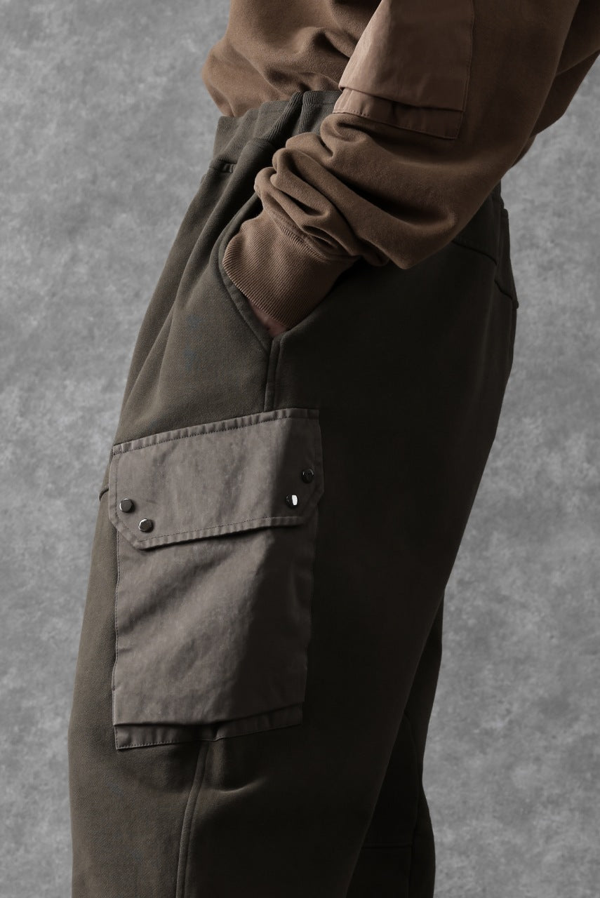 Load image into Gallery viewer, Ten c MULTI POCKET SNAP SWEAT PANTS / GARMENT DYED (DARK OLIVE)