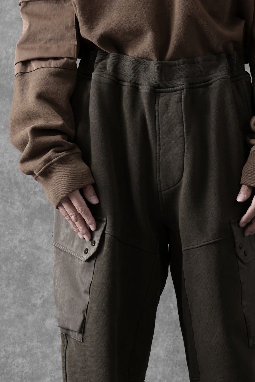 Load image into Gallery viewer, Ten c MULTI POCKET SNAP SWEAT PANTS / GARMENT DYED (DARK OLIVE)