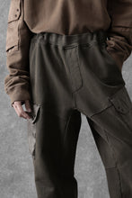 Load image into Gallery viewer, Ten c MULTI POCKET SNAP SWEAT PANTS / GARMENT DYED (DARK OLIVE)