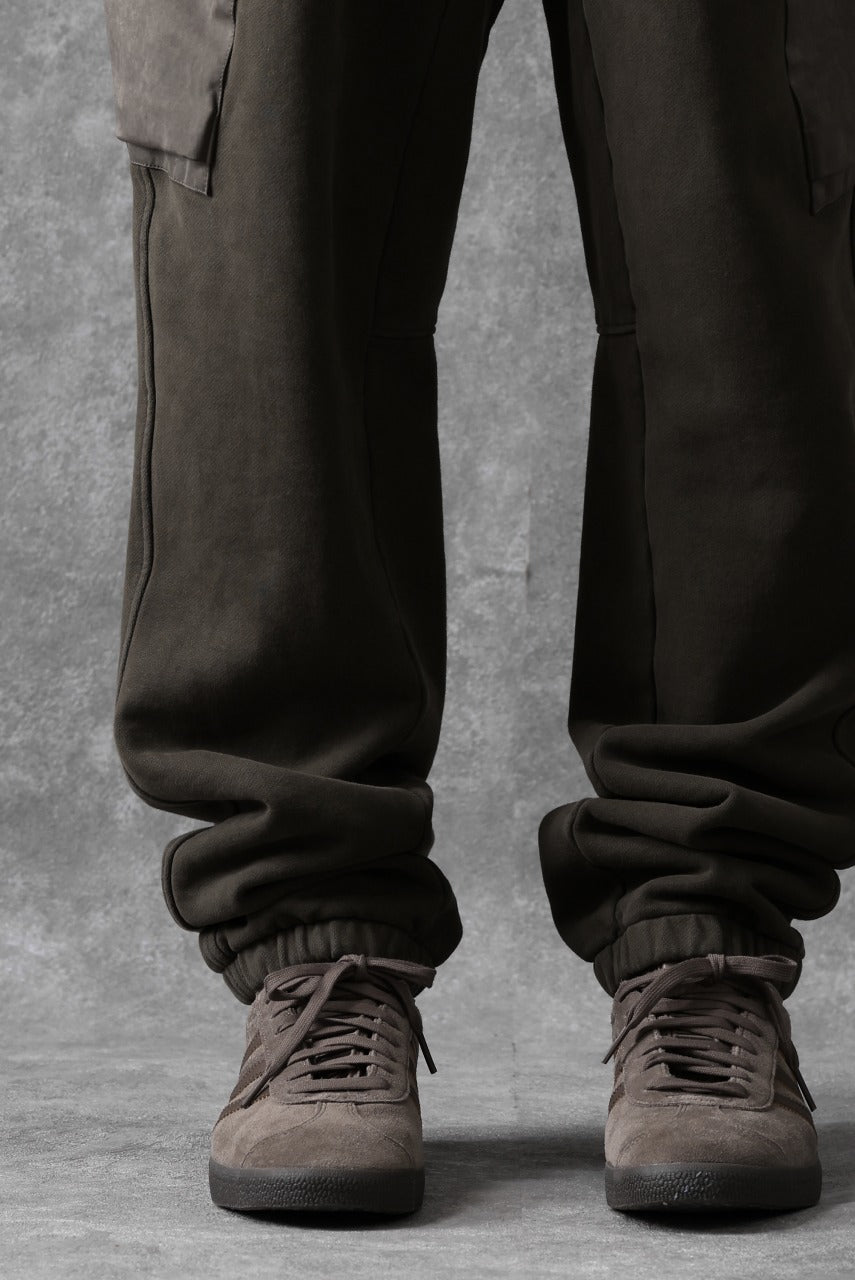 Load image into Gallery viewer, Ten c MULTI POCKET SNAP SWEAT PANTS / GARMENT DYED (DARK OLIVE)