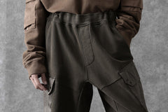 Load image into Gallery viewer, Ten c MULTI POCKET SNAP SWEAT PANTS / GARMENT DYED (DARK OLIVE)
