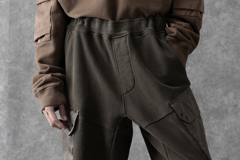Load image into Gallery viewer, Ten c MULTI POCKET SNAP SWEAT PANTS / GARMENT DYED (DARK OLIVE)