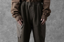 Load image into Gallery viewer, Ten c MULTI POCKET SNAP SWEAT PANTS / GARMENT DYED (DARK OLIVE)