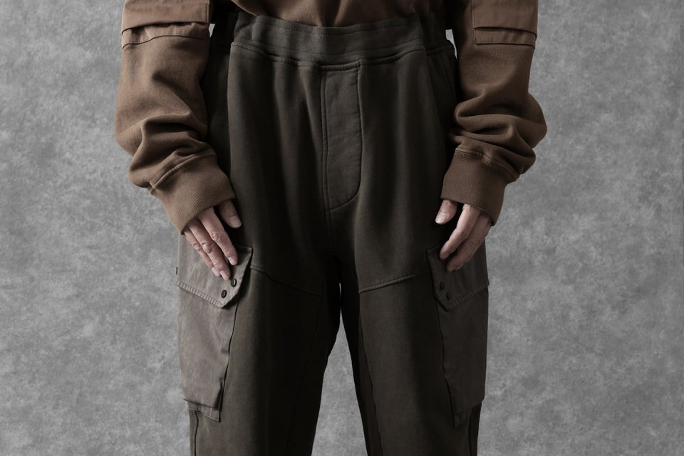 Load image into Gallery viewer, Ten c MULTI POCKET SNAP SWEAT PANTS / GARMENT DYED (DARK OLIVE)