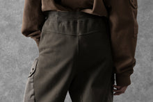 Load image into Gallery viewer, Ten c MULTI POCKET SNAP SWEAT PANTS / GARMENT DYED (DARK OLIVE)