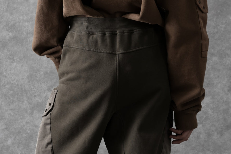 Load image into Gallery viewer, Ten c MULTI POCKET SNAP SWEAT PANTS / GARMENT DYED (DARK OLIVE)