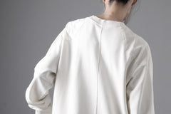 画像をギャラリービューアに読み込む, thom/krom CREW NECK TOPS / USED EFFECT COTTON SWEAT (CREAM)