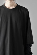 画像をギャラリービューアに読み込む, thom/krom OVERSIZED LAYER PIPING SLEEVE TEE / COTTON JERSEY (BLACK)