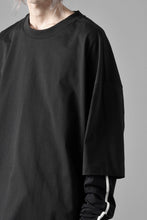 画像をギャラリービューアに読み込む, thom/krom OVERSIZED LAYER PIPING SLEEVE TEE / COTTON JERSEY (BLACK)