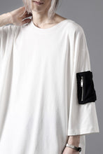 画像をギャラリービューアに読み込む, thom/krom ZIP POCKET SHORT SLEEVE TEE / COTTON JERSEY (CREAM)