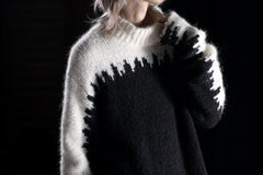 Load image into Gallery viewer, thom/krom MOCK NECK KNIT PULLOVER / ALPACA WOOL (WHITE x BLACK)