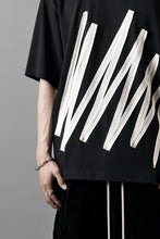 画像をギャラリービューアに読み込む, OBLADI BARCODE ZIGZAG T SHIRT (BLACK)