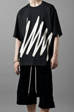 画像をギャラリービューアに読み込む, OBLADI BARCODE ZIGZAG T SHIRT (BLACK)