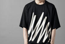 画像をギャラリービューアに読み込む, OBLADI BARCODE ZIGZAG T SHIRT (BLACK)