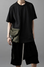 画像をギャラリービューアに読み込む, OBLADI POCKET BAG T-SHIRT- MOSS GREEN (BLACK)