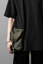画像をギャラリービューアに読み込む, OBLADI POCKET BAG T-SHIRT- MOSS GREEN (BLACK)