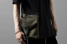 画像をギャラリービューアに読み込む, OBLADI POCKET BAG T-SHIRT- MOSS GREEN (BLACK)