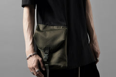 画像をギャラリービューアに読み込む, OBLADI POCKET BAG T-SHIRT- MOSS GREEN (BLACK)