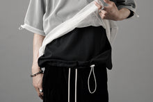 画像をギャラリービューアに読み込む, OBLADI TWO LAYER T SHIRT IN BLACK WITH WHITE MESH (BLACK)