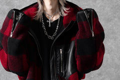 Load image into Gallery viewer, mastermind JAPAN BUFFALO-PLAID SHERPA JACKET / BOXY FIT (BLACK x RED)
