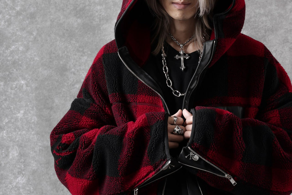 Load image into Gallery viewer, mastermind JAPAN BUFFALO-PLAID SHERPA JACKET / BOXY FIT (BLACK x RED)