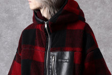 Load image into Gallery viewer, mastermind JAPAN BUFFALO-PLAID SHERPA JACKET / BOXY FIT (BLACK x RED)