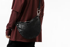 Load image into Gallery viewer, ISAMU KATAYAMA BACKLASH 2WAY BAM FLAP BAG / ITALY SHOULDER OBJECT DYED (BLACK)