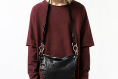 Load image into Gallery viewer, ISAMU KATAYAMA BACKLASH 2WAY BAM FLAP BAG / ITALY SHOULDER OBJECT DYED (BLACK)