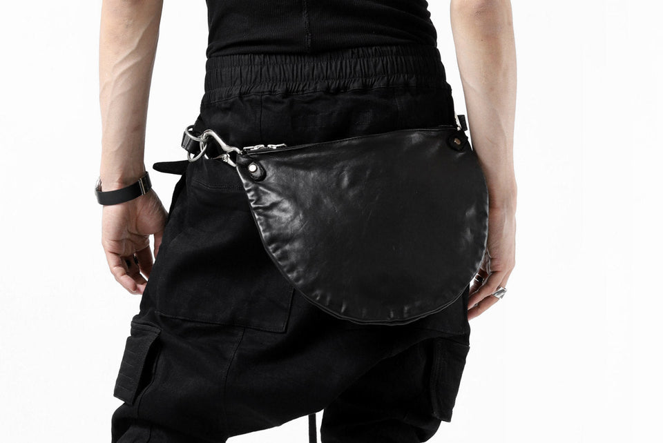Load image into Gallery viewer, ISAMU KATAYAMA BACKLASH 2WAY BAM FLAP BAG / ITALY SHOULDER OBJECT DYED (BLACK)