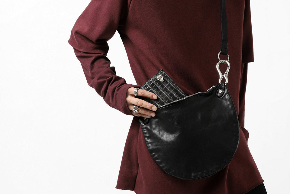 Load image into Gallery viewer, ISAMU KATAYAMA BACKLASH 2WAY BAM FLAP BAG / ITALY SHOULDER OBJECT DYED (BLACK)