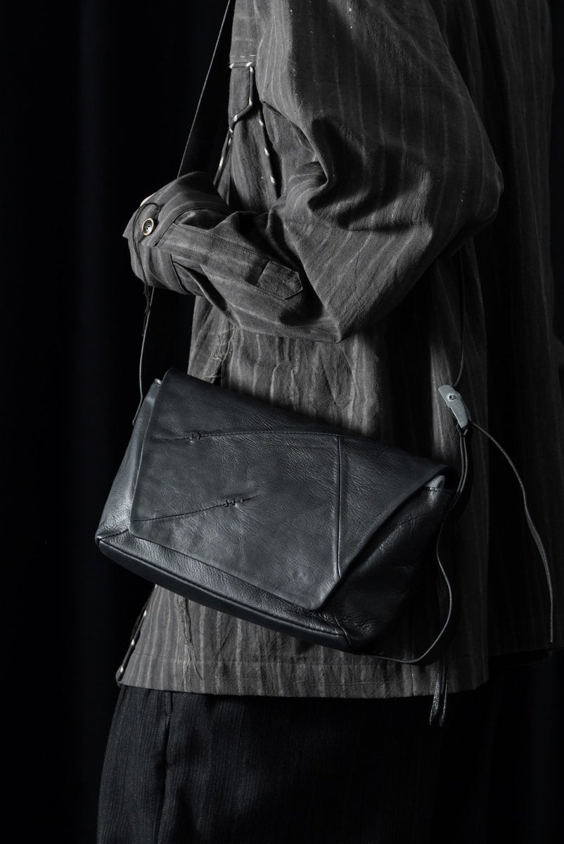 werkschwarz exclusive FLAP BAG 43w / PULL UP COW LEATHER (BLACK)の