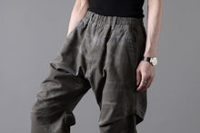 画像をギャラリービューアに読み込む, A.F ARTEFACT TUCK VOLUME BAGGY PANTS / VINTAGE DYED (KHAKI)