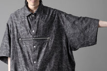 画像をギャラリービューアに読み込む, A.F ARTEFACT FRONT ZIP SQUEEZING SHIRT / PAISLEY JACQUARD (D.GREY)