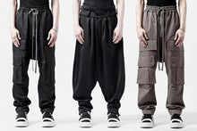 Load image into Gallery viewer, A.F ARTEFACT FRONT ZIP CARGO SAROUEL EASY PANTS (BLACK)