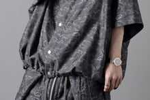 画像をギャラリービューアに読み込む, A.F ARTEFACT FRONT ZIP SQUEEZING SHIRT / PAISLEY JACQUARD (D.GREY)