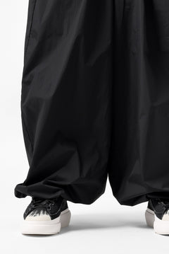 画像をギャラリービューアに読み込む, Y-3 Yohji Yamamoto THREE STRIPES SUPER WIDE PANTS / SILKY NYLON (BLACK)