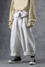 画像をギャラリービューアに読み込む, atelier AMBER TURN BACK PANTS PIG PT (white)