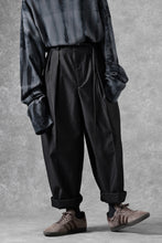 画像をギャラリービューアに読み込む, atelier AMBER COTTON SATIN TAPERED WIDE PANTS (black)