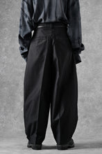 画像をギャラリービューアに読み込む, atelier AMBER COTTON SATIN TAPERED WIDE PANTS (black)