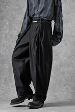 画像をギャラリービューアに読み込む, atelier AMBER COTTON SATIN TAPERED WIDE PANTS (black)