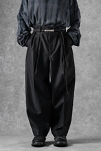画像をギャラリービューアに読み込む, atelier AMBER COTTON SATIN TAPERED WIDE PANTS (black)