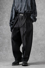 画像をギャラリービューアに読み込む, atelier AMBER COTTON SATIN TAPERED WIDE PANTS (black)