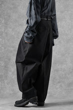 画像をギャラリービューアに読み込む, atelier AMBER COTTON SATIN TAPERED WIDE PANTS (black)